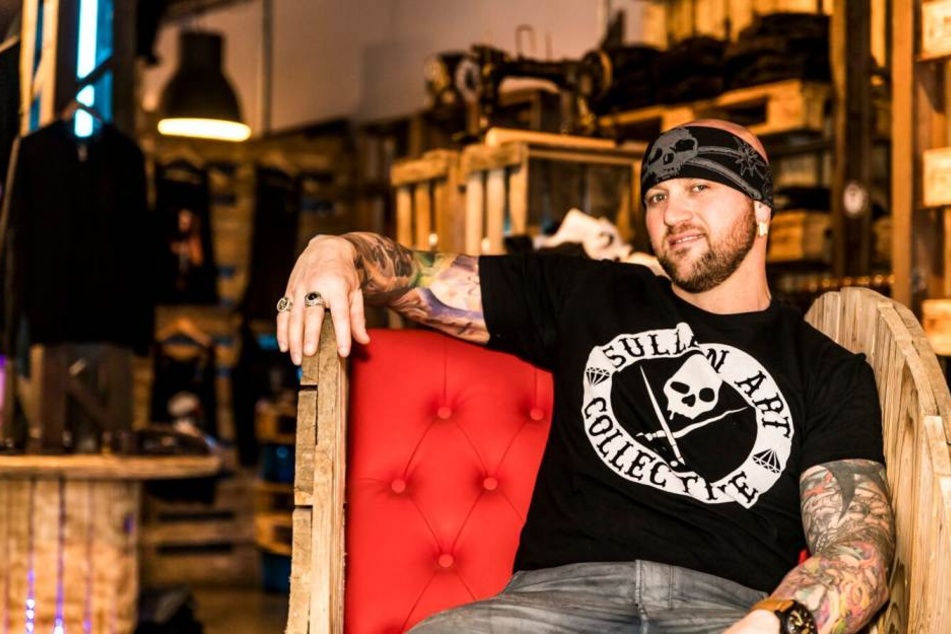 Der Zwickauer Startätowierer Randy präsentiert die Harley-Davidson Randy Engelhard "Heaven of Colours".