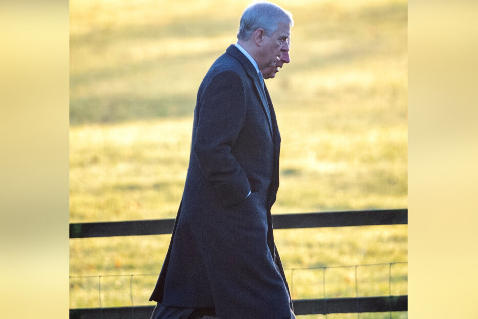 Prinz Andrew (69, vorne) mit dem Thronfolger Prinz Charles (71)