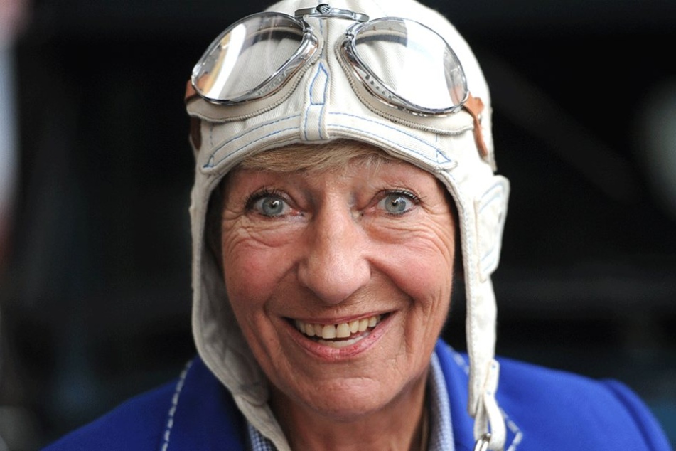 Die ehemalige Rennfahrerin Heidi Hetzer fuhr in zwei Jahren um die Welt.