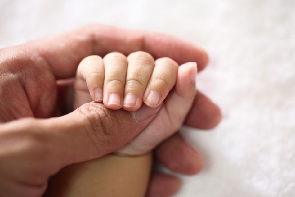 Das Baby wurde schwer verletzt. (Symbolbild)