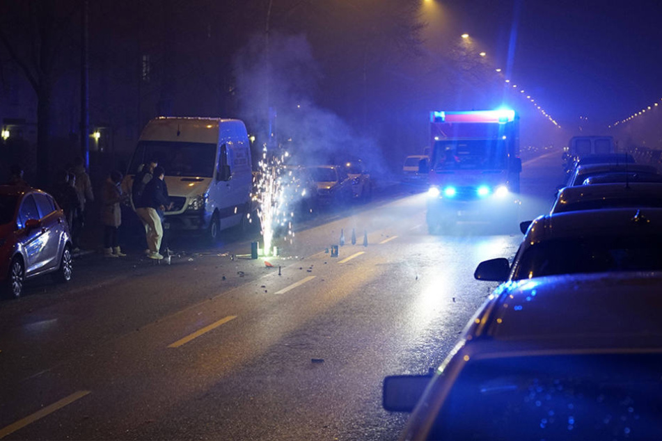 In der Silvesternacht hatten Feuerwehr und Rettungsdienst reichlich zu tun.