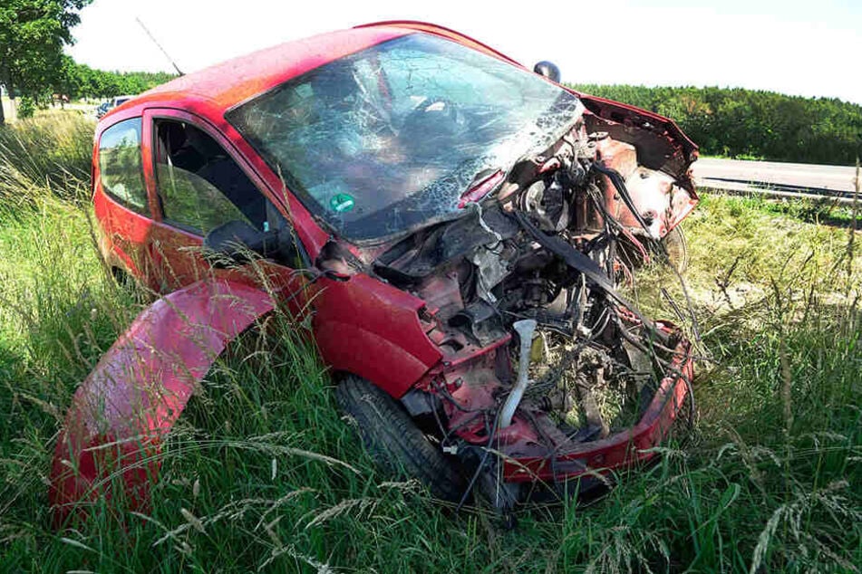 Der Renault Twingo ist total zerstört.