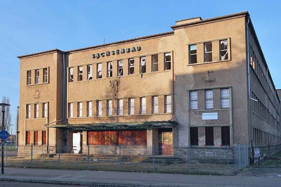 Das Sachsenbad in Pieschen steht seit Jahren leer. Viele Anwohner hoffen auf eine Wiedereröffnung.