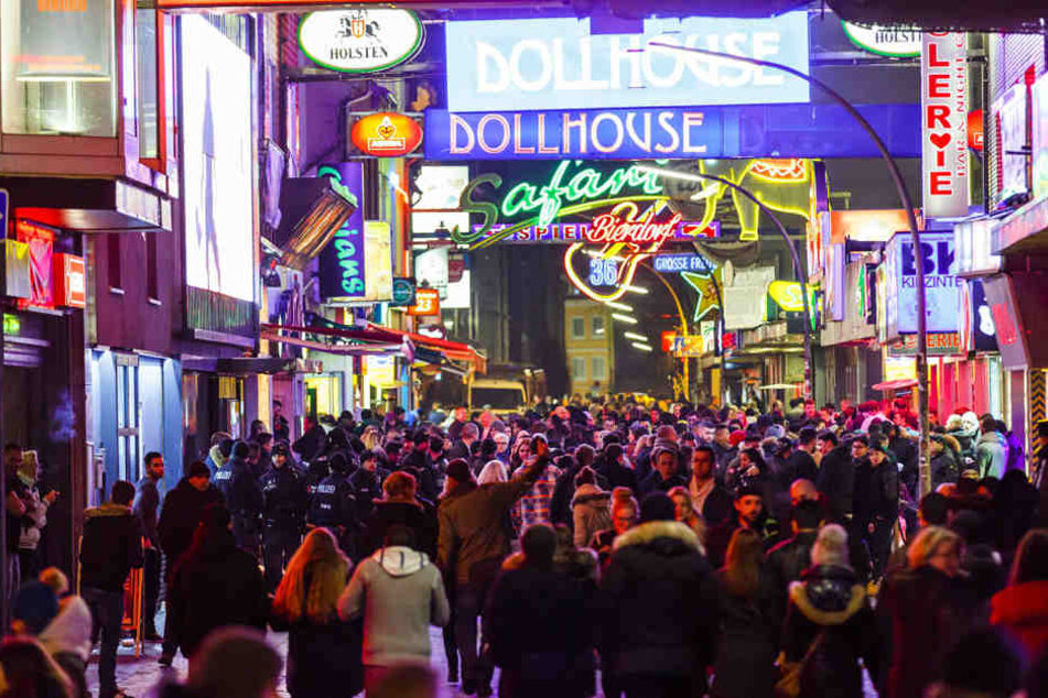 Eigentlich wollte der 61-Jährige zur Hamburger Reeperbahn, stattdessen befand er sich aber in Braunschweig.