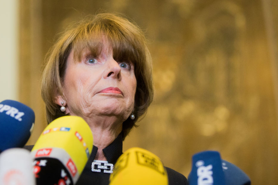 Henriette Reker, Oberbürgermeisterin von Köln, gibt im Rathaus ein Statement zum Urteil des Verwaltungsgerichts bezüglich eines Diesel-Fahrverbots ab.