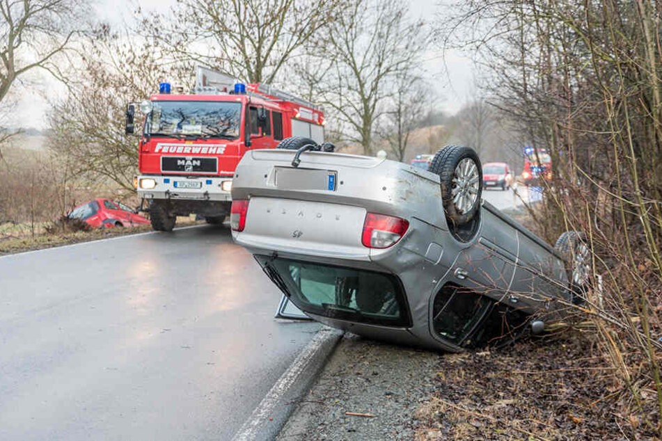 Der Rover blieb nach dem Unfall auf dem Dach liegen.