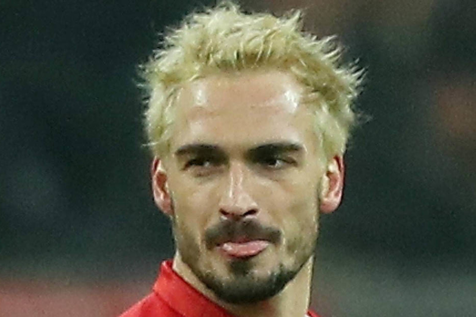 Schelmischer Blick, putzige Frisur. Mats Hummels erblondet.
