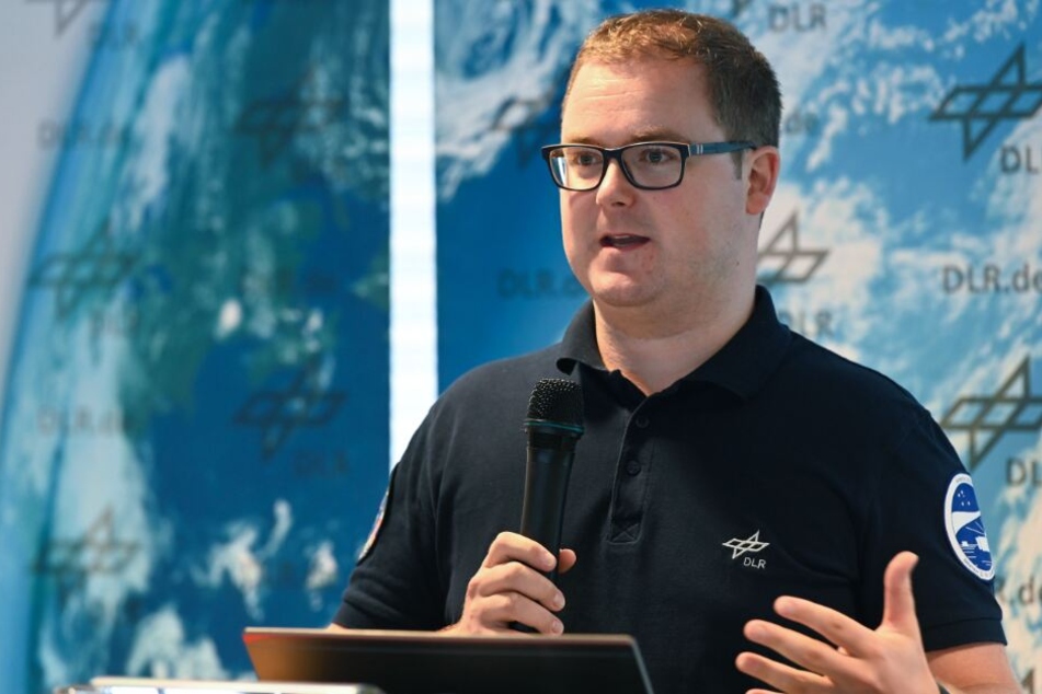 Paul Zabel, Forscher im Deutschen Zentrum für Luft-und Raumfahrt (DLR), stellt das Gewächshaus-Konzept für Mond und Mars vor.
