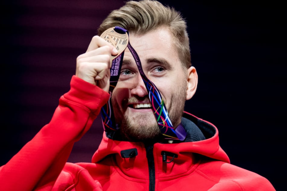 Bei der Siegerehrung strahlt Mateus Przybylko über seine Bronzemedaille.