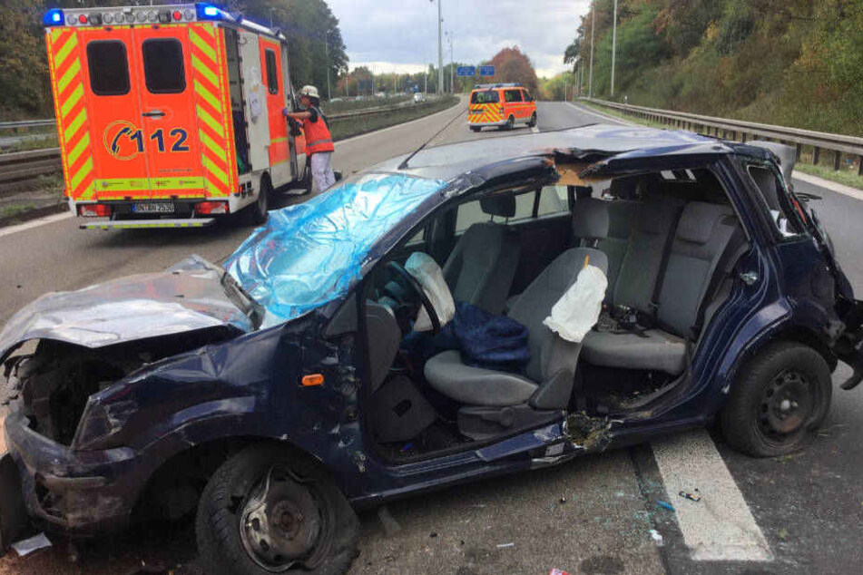 Die Türen und die Fahrzeugsäule des Wagens mussten herausgetrennt werden.