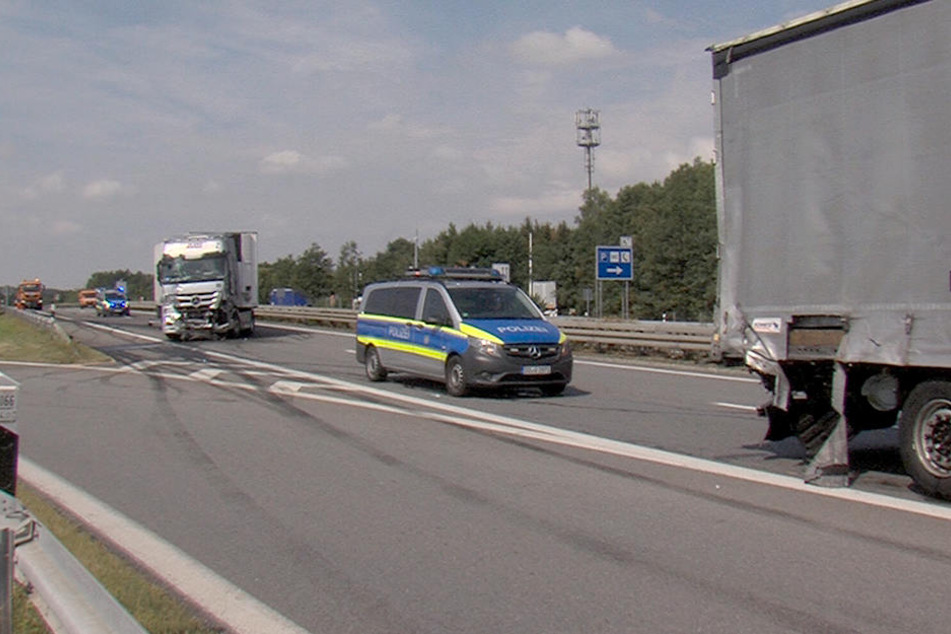 Auf der A72 auf Höhe des Parkplatzes Niedercrinitz sind zwei Laster kollidiert.