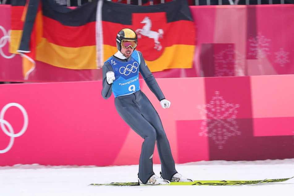 Johannes Rydzek freute sich nach seinem Sprung.