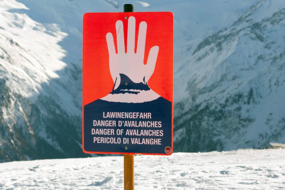 In den Schneegebieten herrscht weiterhin eine hohe Lawinengefahr. (Symbolbild)