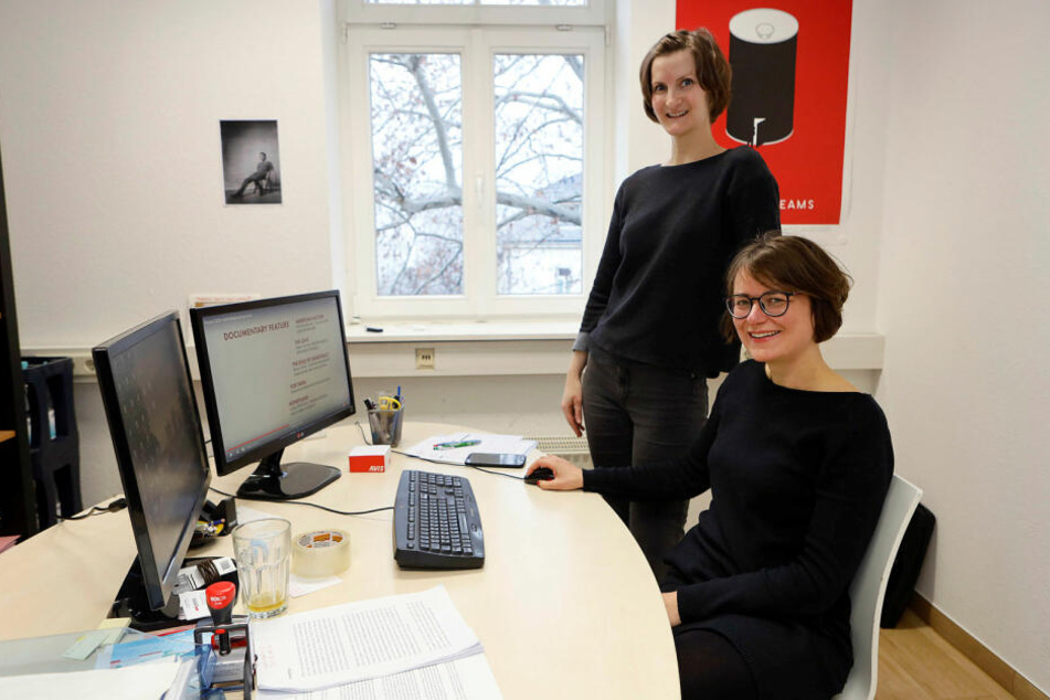 Tina Börner (36, r.) und Prisca Beyer (33) arbeiteten an dem Film mit und verfolgten die Nominierung am Bildschirm.
