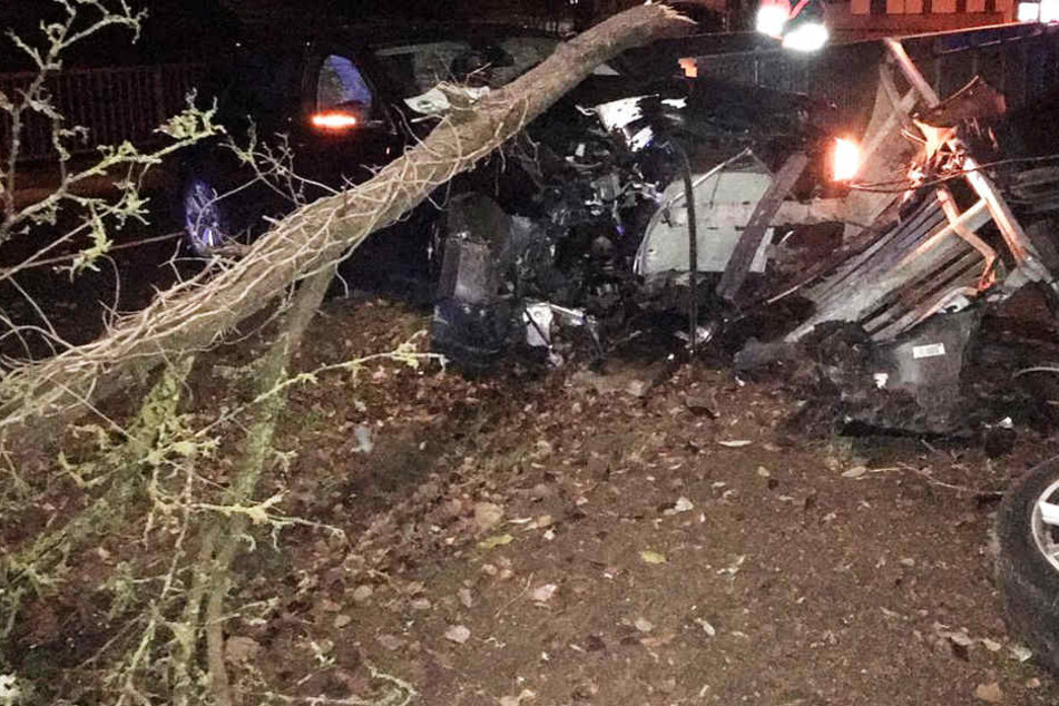 Das Foto vom Unfallort zeigt das Ausmaß der Zerstörung.