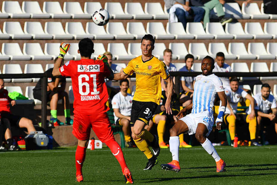 Tor zum 2:0, Torschütze Stefan Kutschke überlupft Torwart Novem Baumann.
