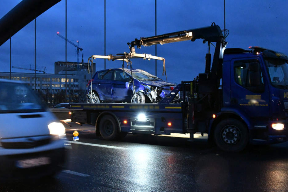 Einer der Wagen musste abgeschleppt werden.
