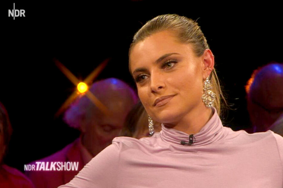In der "NDR Talk Show" spricht Sophia Thomalla (29) über ihre Tattoo-Wette.