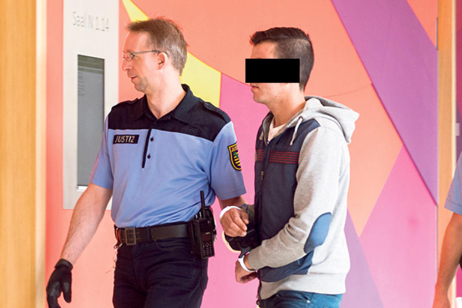 Mahmoud A. (22) bestreitet die angeklagten Übergriffe auf Frauen.