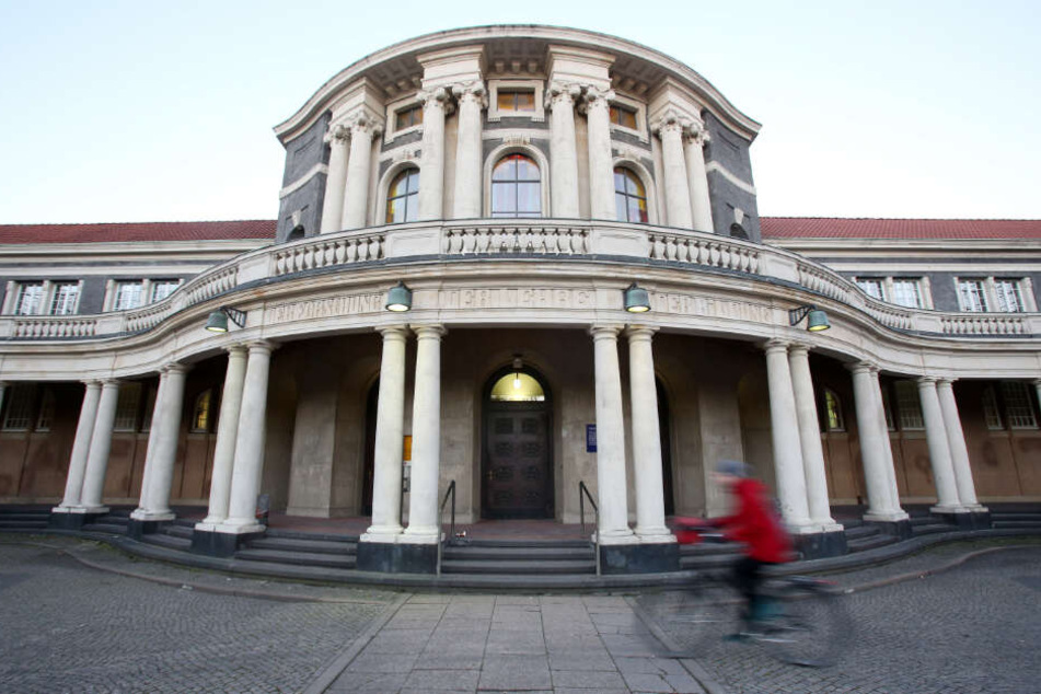 Die Universität Hamburg musste nach einer Bombendrohung geräumt werden. (Symbolbild)