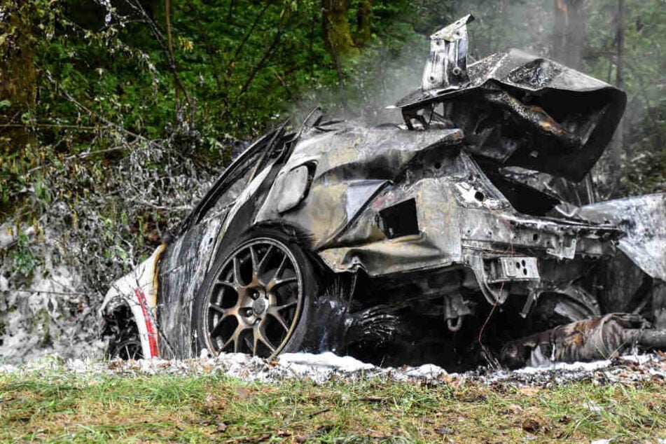 Zwei Menschen starben in dem Subaru.