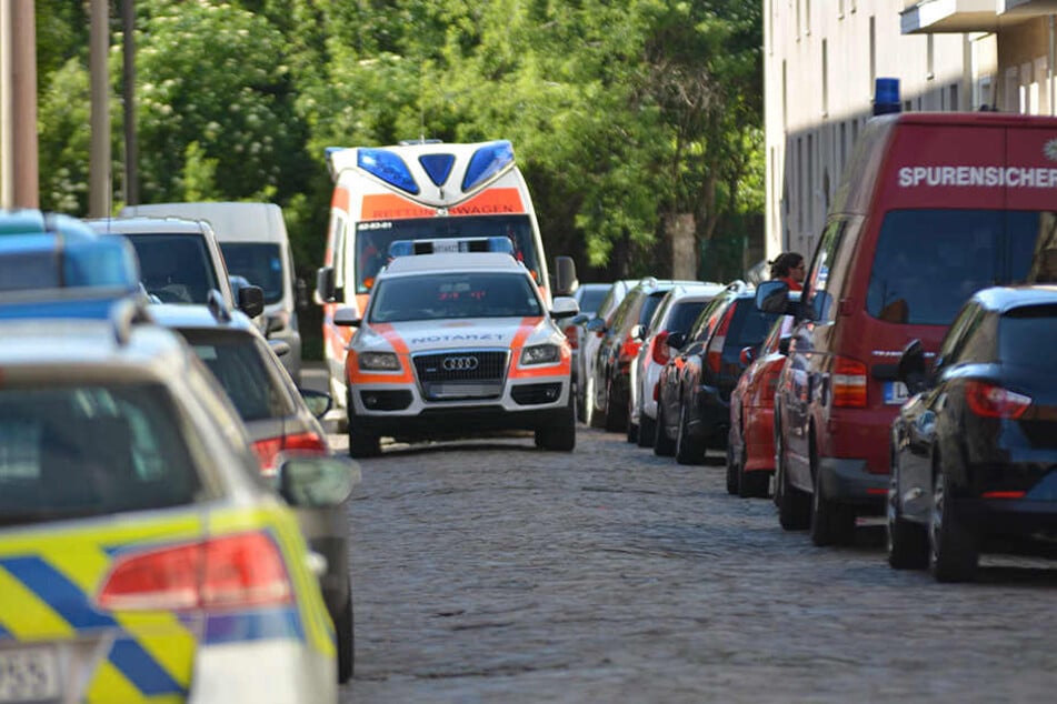 Gegen 8 Uhr rückten Polizei, Kripo und Krankenwagen in Magdeburg-Fermersleben an.