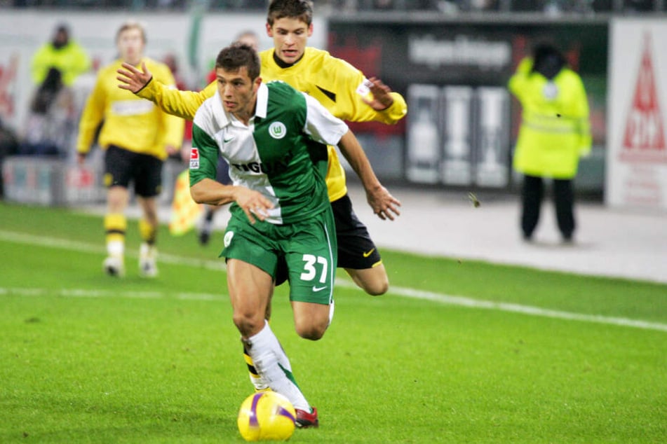 Sergej Karimov (vorne) wurde 2009 mit dem VfL Wolfsburg Deutscher Meister. In der 1. Bundesliga kam er fünf Mal für die Wölfe zum Einsatz.