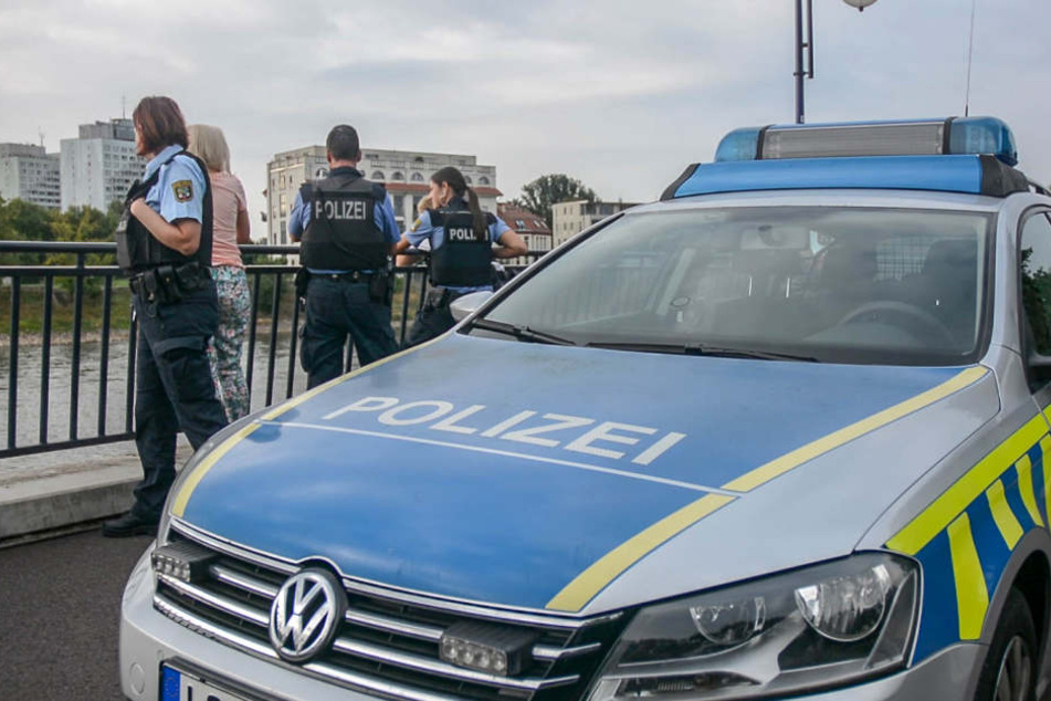Der 250 Kilogramm schwere Blindgänger aus dem Zweiten Weltkrieg wurde bei Niedrigwasser in der Elbe an der Altstadt gefunden.