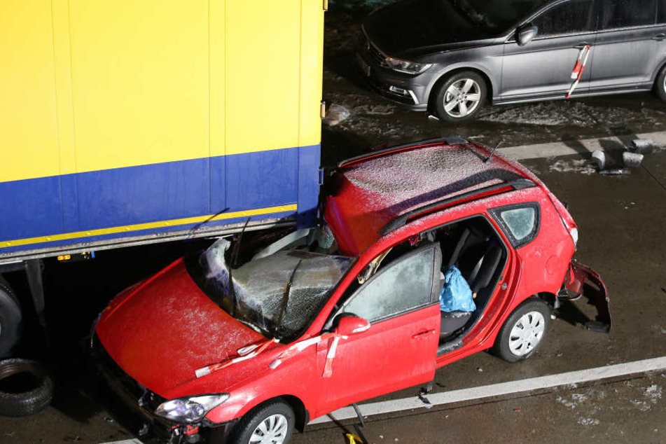 Bremsen ging nicht mehr. Die Fahrzeuge krachten mit voller Wucht ineinander.