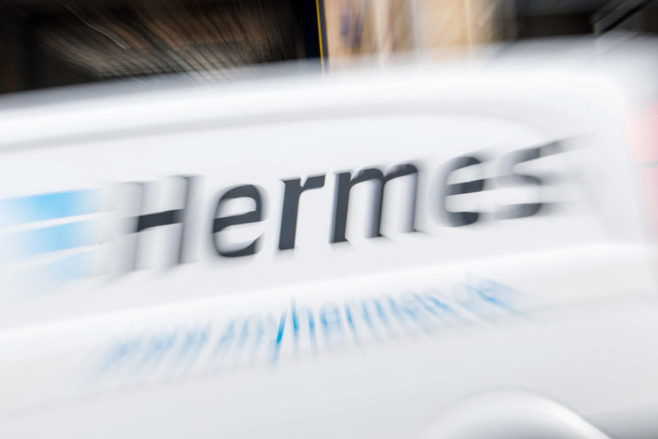 Ein Hermes-Bote fand es offenbar nicht so cool, dass die Empfänger nicht zu Hause waren. (Symbolbild)