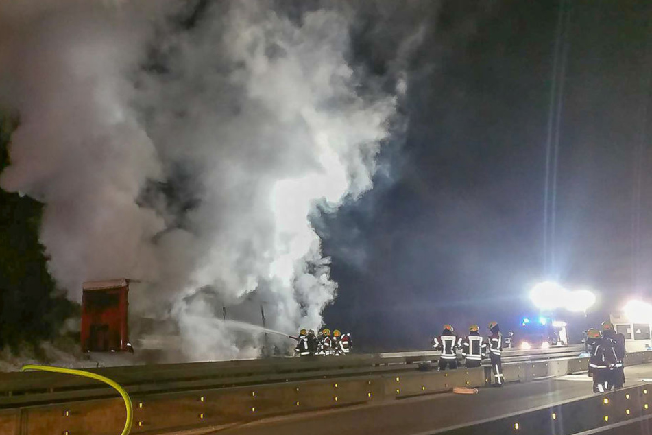Der Lkw aus Rumänien brannte auf der A3 bei Passau völlig aus