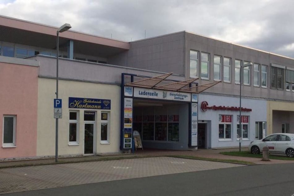 Der Unbekannte überfiel ein Juweliergeschäft im Baikalcenter in Zwickau.
