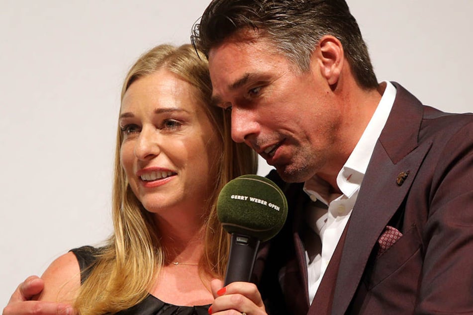 In charmanter Begleitung: Wimbledonsieger Michael Stich und Moderatorin Barbara Schett.