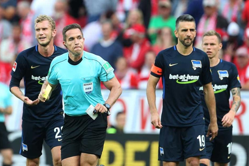 Schiedsrichter Tobias Stieler hatte im Spiel gegen Mainz Ibisevic des Feldes verwiesen.