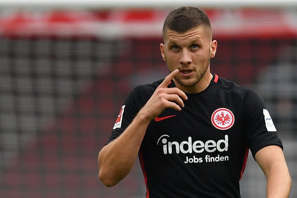 Ante Rebic (Archivbild) wird auch über 2018 hinaus den Adler auf der Brust tragen.