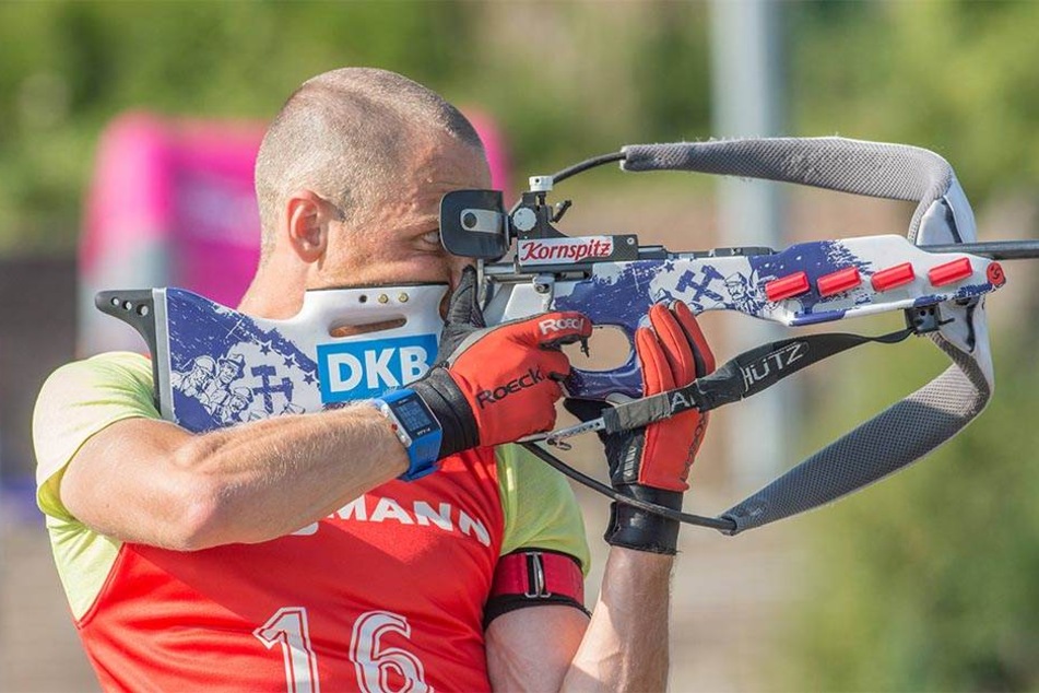 Biathlon-Weltmeister schießt mit Aue-Logo - TAG24