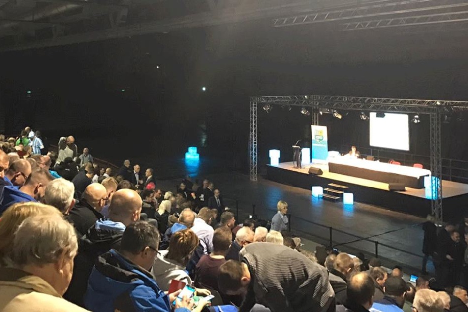 Großer Andrang bei der Mitgliederversammlung des CFC in der Chemnitz Arena.