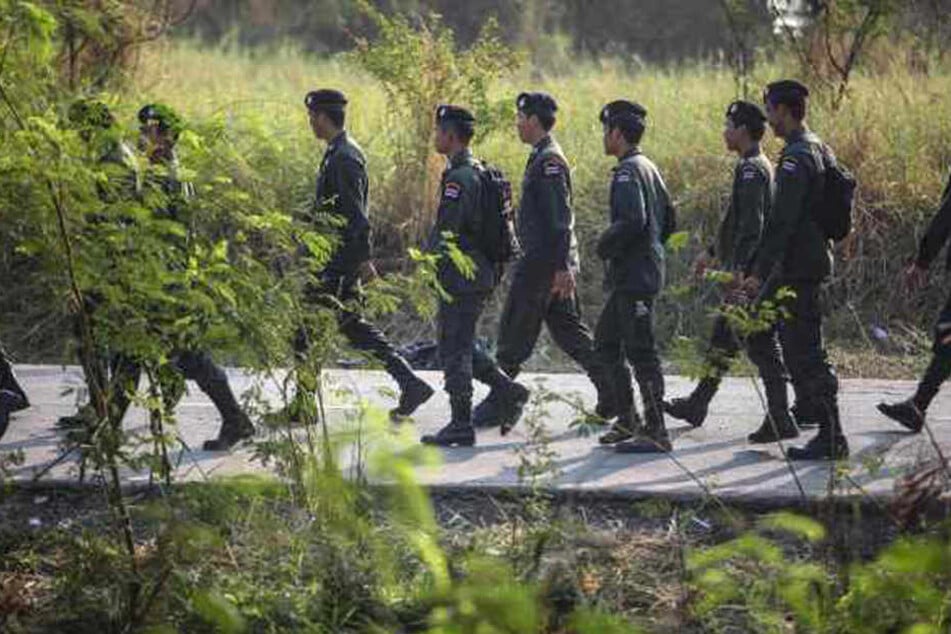 Die thailändische Polizei durchkämmt das Gebiet um den Wohnort der Frau und des tatverdächtigen Mannes aus Brandenburg. (Symbolbild)