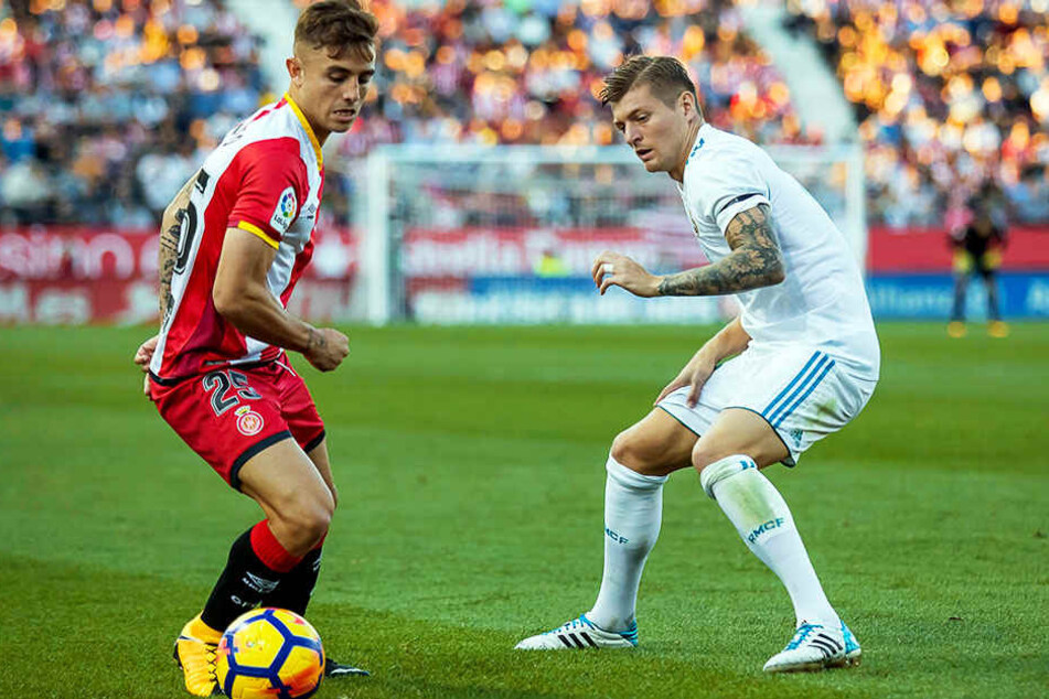 Erfahrung auf höchstem Niveau: Pablo Maffeo im Trikot vom FC Girona im Duell mit Real Madrids Toni Kroos.