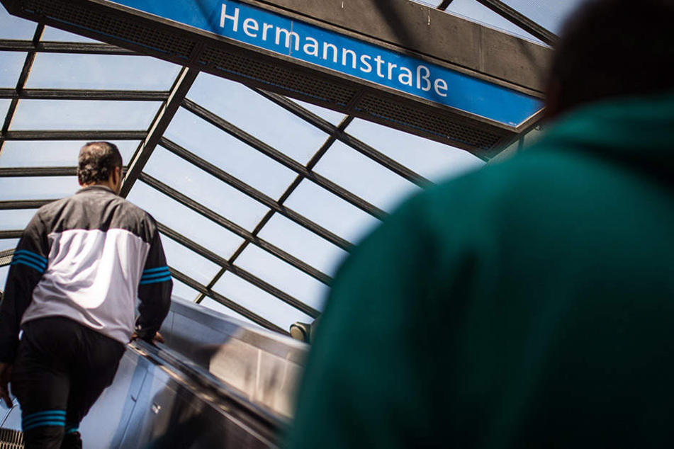 Am S-Bahnhof Hermannstraße wurde im Juli 2017 eine Frau vor einen einfahrenden Zug gestoßen. (Symbolbild)