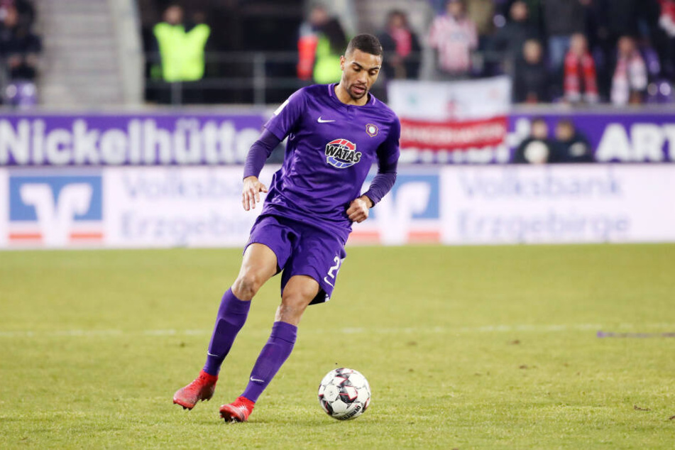 Malcolm Cacutalua bleibt bis 2022 in Aue.