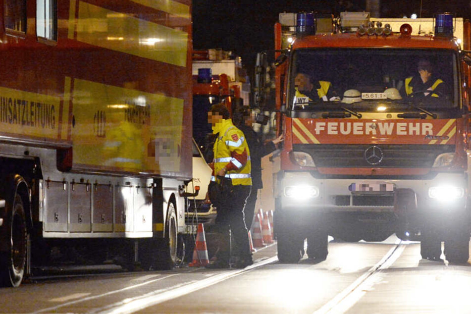 Die Feuerwehr musste nach dem Crash aufwendige Säuberungsarbeiten durchführen (Symbolbild).