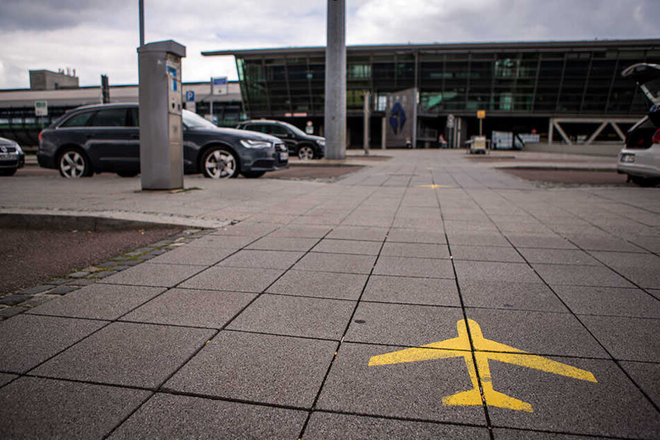 In den frühen Morgenstunden startete die Maschine mit 17 Männern vom Flughafen Leipzig/Halle aus nach Tunesien. (Symbolbild)