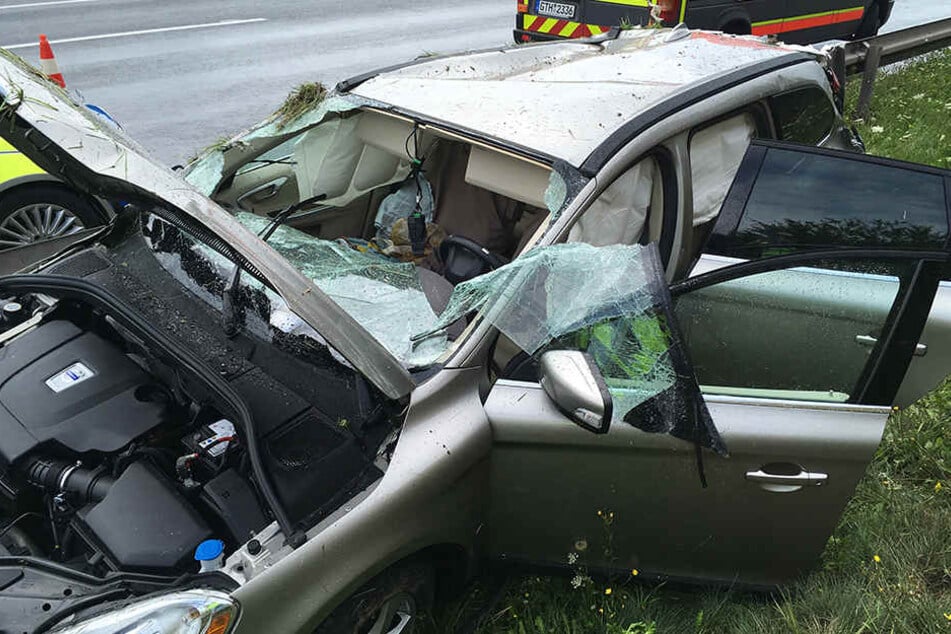 Am Volvo entstand Totalschaden nach der unfreiwilligen Rutschpartie.