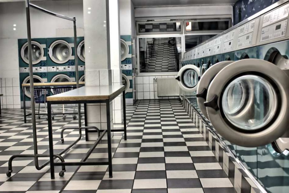 Keiner in dem Waschsalon an der Uni traut sich mehr, seine Wäsche in die Maschine zu stecken. (Symbolbild)