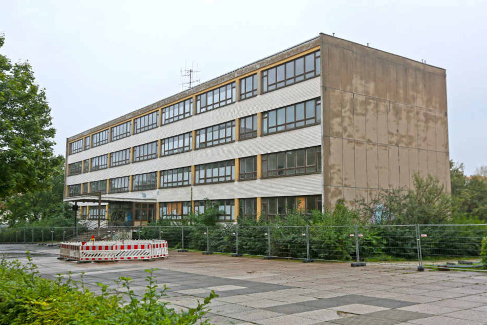 An der ehemaligen Rudolf-Weiß-Schule I rücken am Montag die Bagger an.