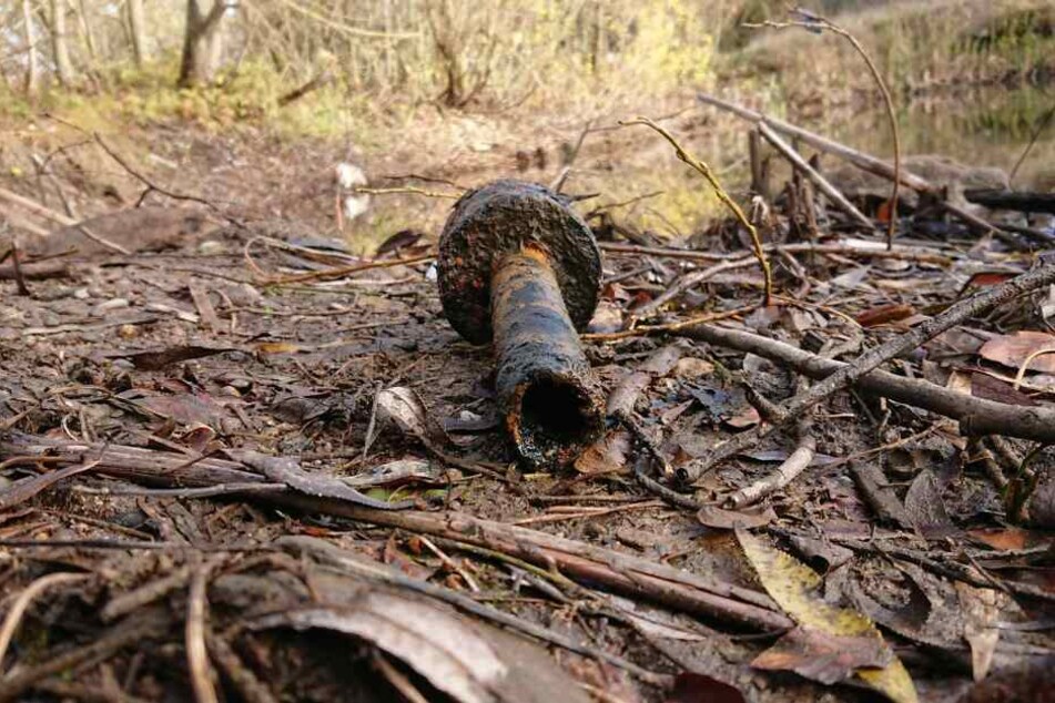 Kinder aus Ohrdruf angelten alte Weltkriegsmunition aus einem Teich.