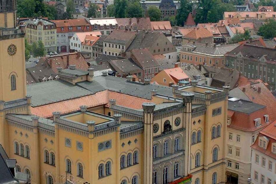 In Zittau hat ein 17-Jähriger einen Polizeieinsatz ausgelöst. Er hantierte vor einer Schule mit einer Softairwaffe.