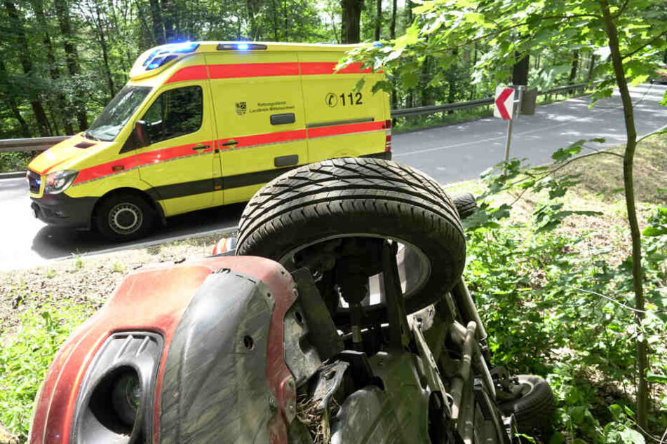 Die beiden Insassen in dem Suzuki blieben unverletzt. Ein Krankenwagen war trotzdem vor Ort.