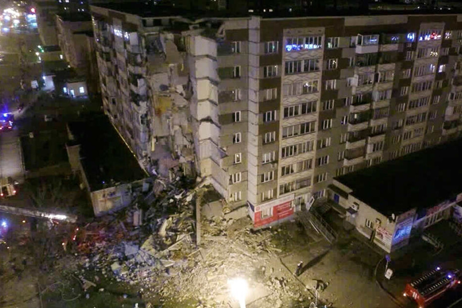 Als Auslöser des Unglücks in der Stadt Ischewsk vermuteten die Behörden eine Gasexplosion.